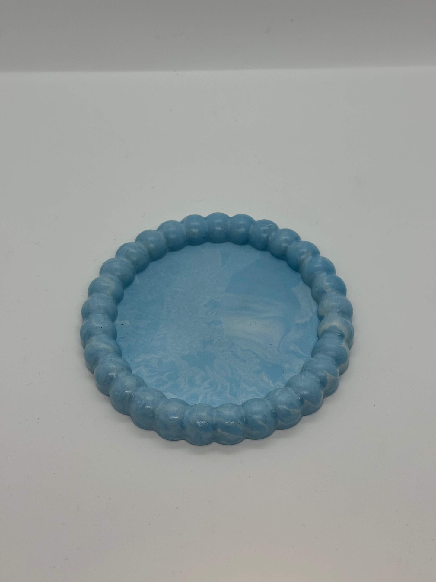 Apvalus padėkliukas banguotu kraštu