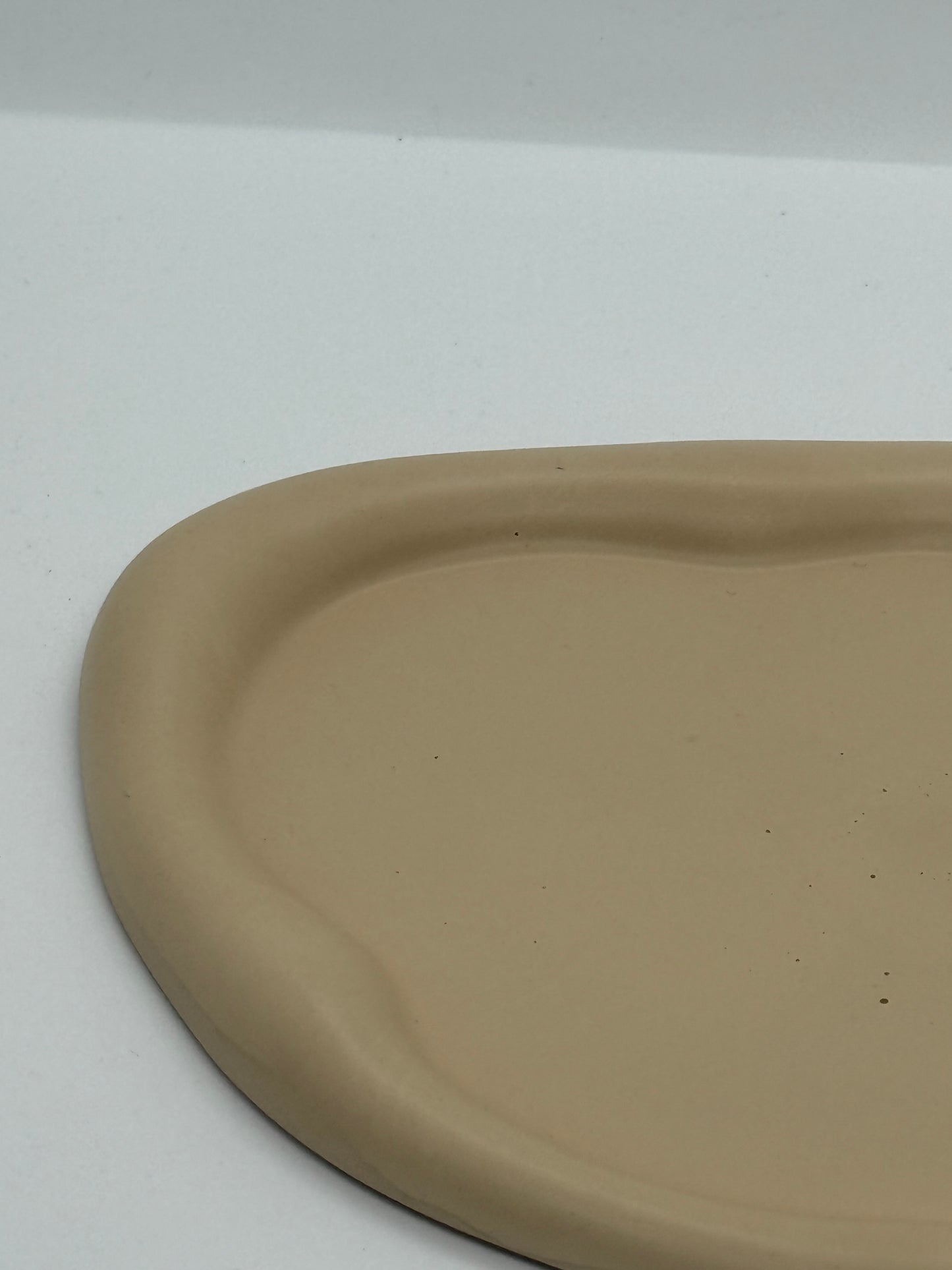 Netaisyklingos ovalo formos padėklas