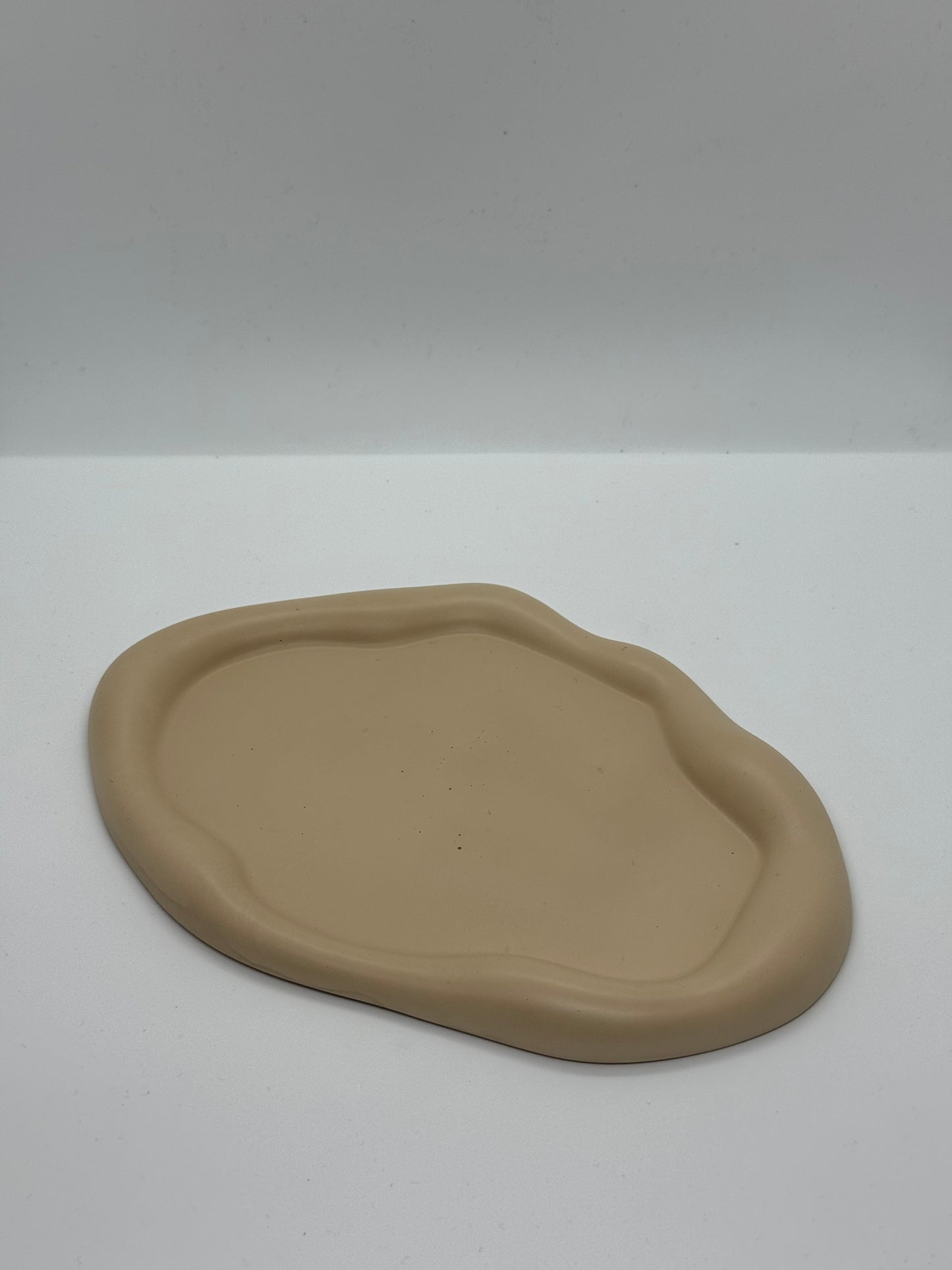 Netaisyklingos ovalo formos padėklas