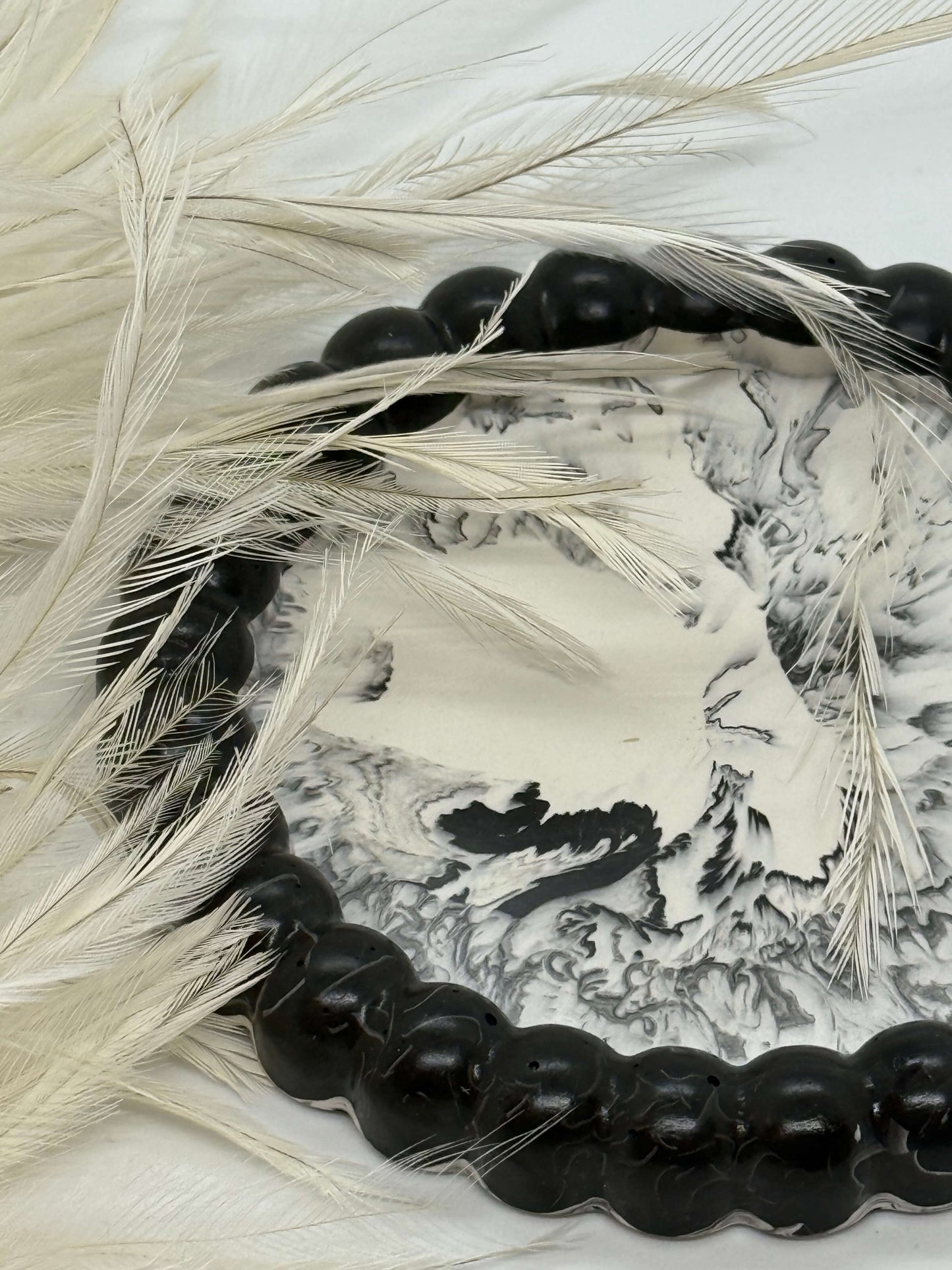 Apvalus padėkliukas banguotu kraštu