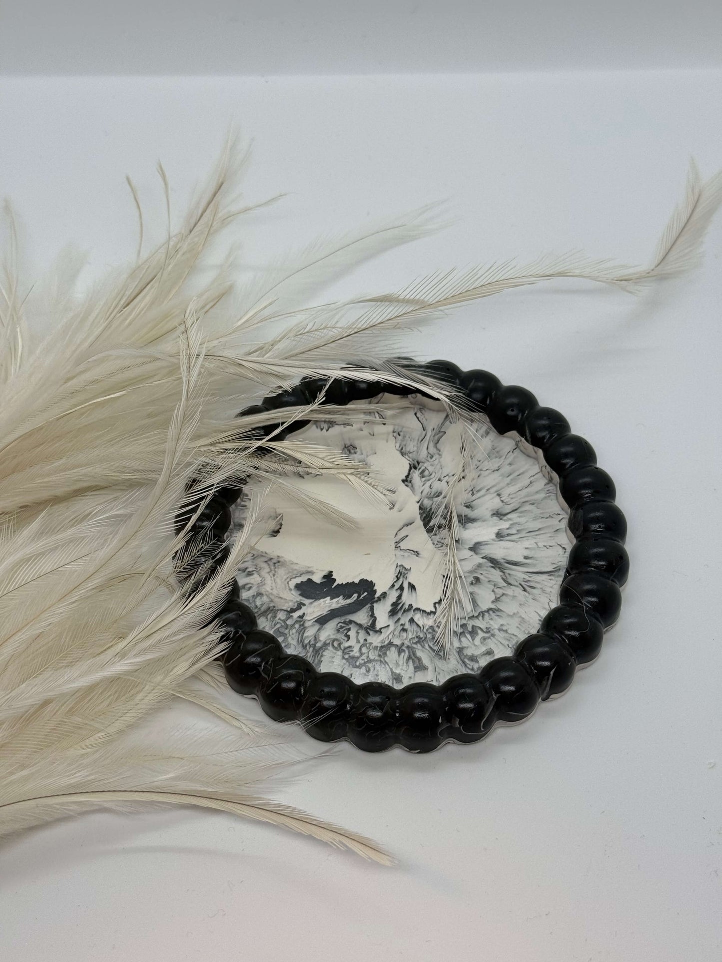 Apvalus padėkliukas banguotu kraštu