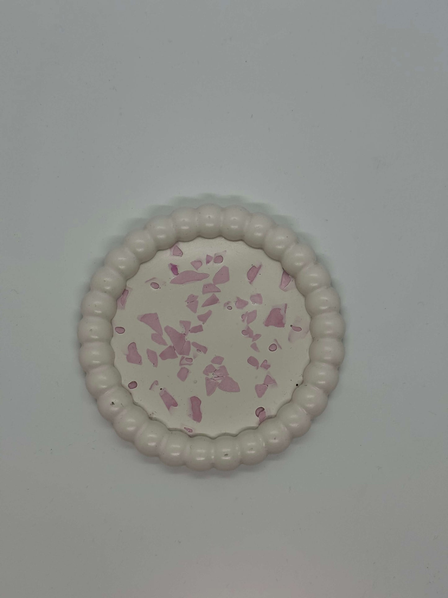 Apvalus padėkliukas banguotu kraštu